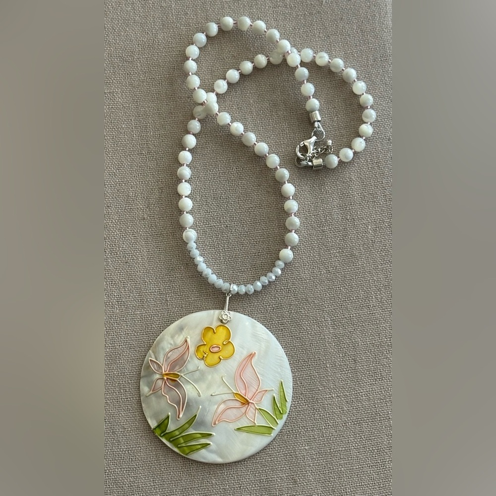 24 inch Mother of Pearl Necklace NWOT